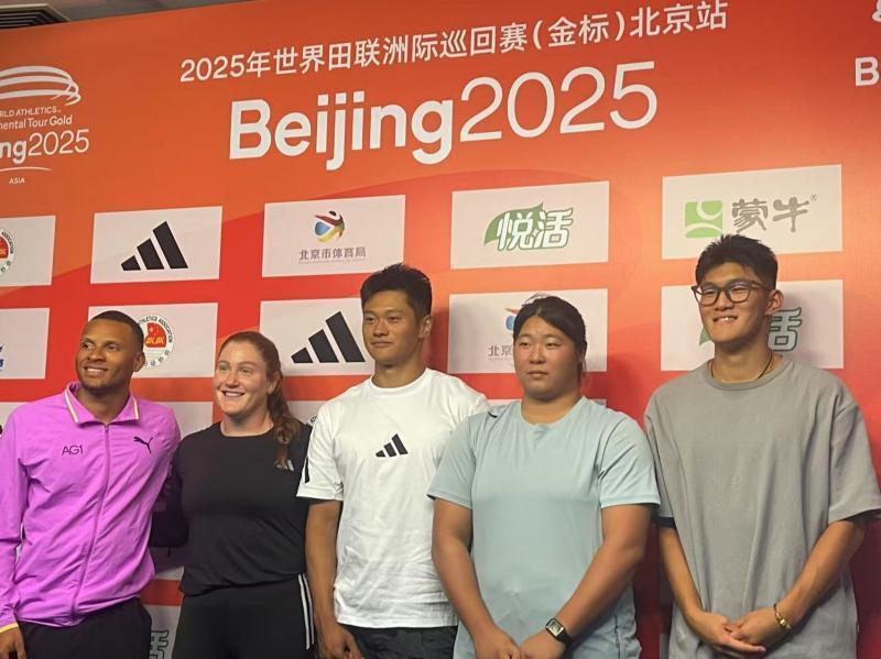 周五冒着小, 在东京田径